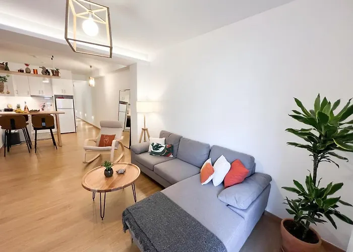 Comfy 2 Bdr Apt In Petralona - Next To Metro